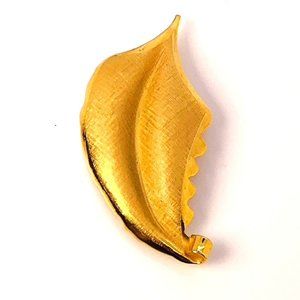 GIOVANNI Vintage Leaf Brooch Pin Gold Tone Signed